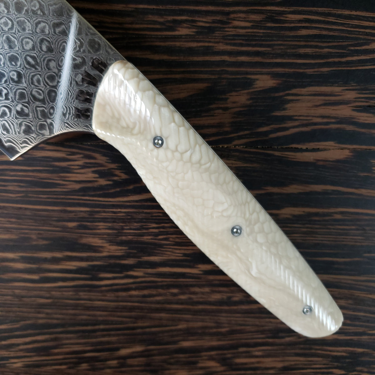 White Dragon Wavy Handle - 10in (254mm) Damascus Gyuto - Dragonscale - Wavy Texture Handle