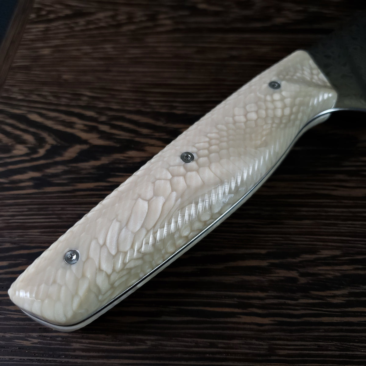 White Dragon Wavy Handle - 10in (254mm) Damascus Gyuto - Dragonscale - Wavy Texture Handle