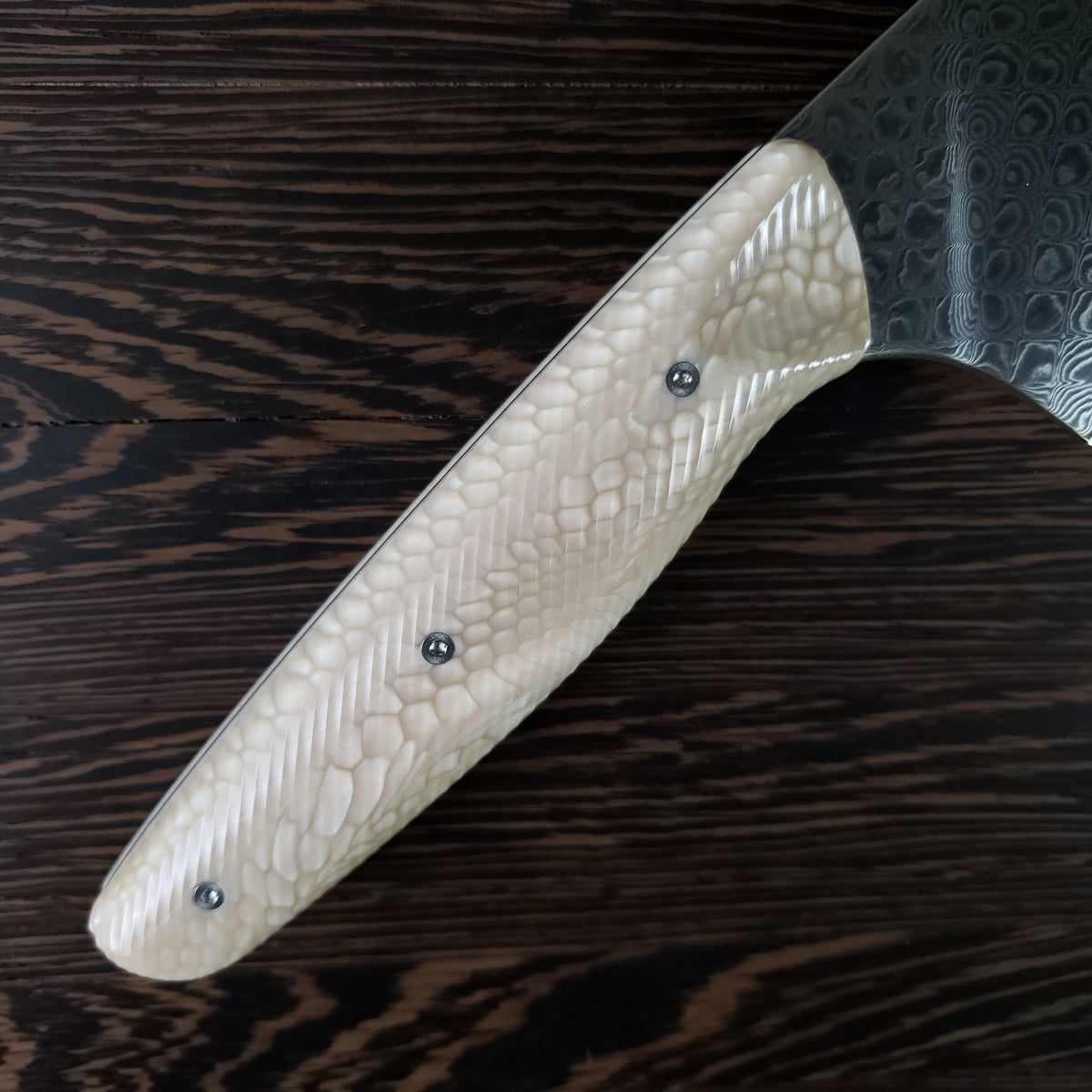 White Dragon Wavy Handle - 10in (254mm) Damascus Gyuto - Dragonscale - Wavy Texture Handle