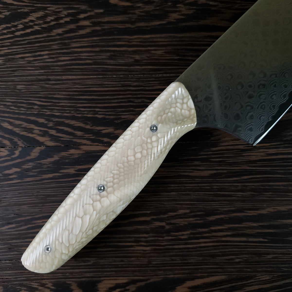 White Dragon Wavy Handle - 10in (254mm) Damascus Gyuto - Dragonscale - Wavy Texture Handle